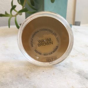 jane iredale Makeup - Warm brown powder from Jane Iredale. jane iredale Makeup - Warm brown powder from Jane Iredale.
